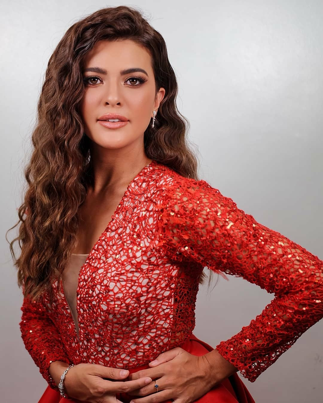 Hoa hậu thứ hai xuất hiện trong danh sách của Wonders List là Katarina Rodríguez. Người đẹp sinh năm 1992, đăng quang Miss World Philippines 2018. Trước đó, Katarina từng vào Top 3 Asia's Next Top Model và giành ngôi Á hậu 1 tại Hoa hậu Liên lục địa 2017.