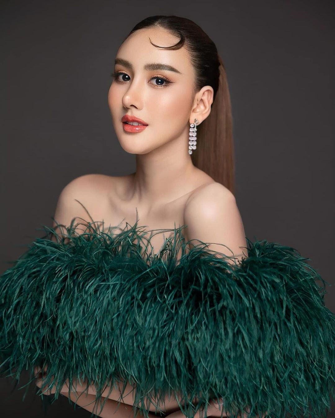 Nhiều khán giả xứ chùa vàng đặt kỳ vọng cô đăng quang và đại diện Thái Lan tại Hoa hậu Hòa bình Quốc tế 2024 tổ chức ở Myanmar vào tháng 10.