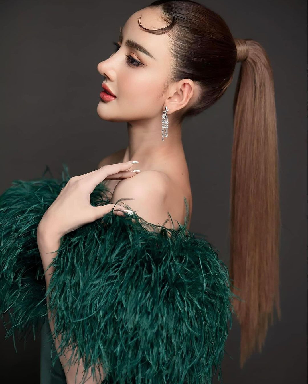 Nhiều khán giả xứ chùa vàng đặt kỳ vọng cô đăng quang và đại diện Thái Lan tại Hoa hậu Hòa bình Quốc tế 2024 tổ chức ở Myanmar vào tháng 10.