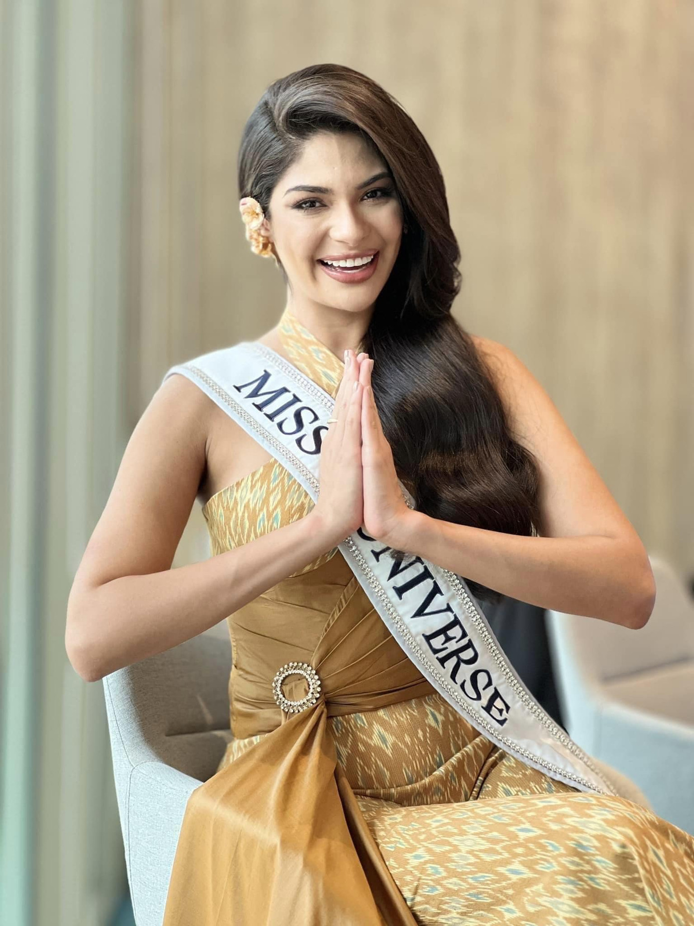 Sheynnis Palacios bị chê bai khi sử dụng tóc giả.