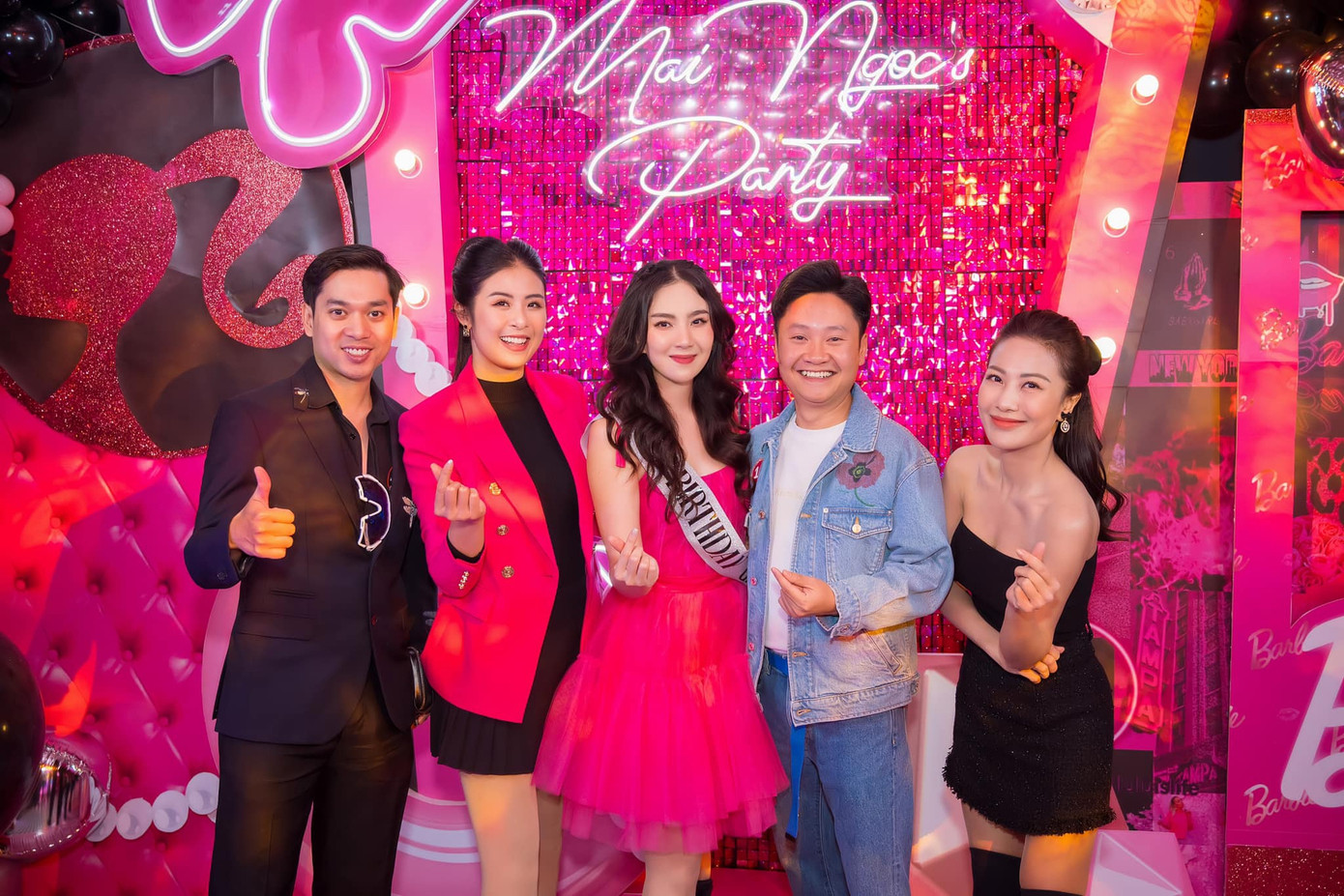 Cô chia sẻ: "17 năm thanh xuân, với Ngọc những kỷ niệm đẹp chính là tài sản lớn nhất. Những điều chưa đẹp sẽ là bài học dạy mình cách để trưởng thành hơn. Ở tuổi 34, sau một thời gian dài phấn đấu, Ngọc nghĩ đã đến lúc mình xứng đáng có cuộc sống mới vui vẻ và an yên".