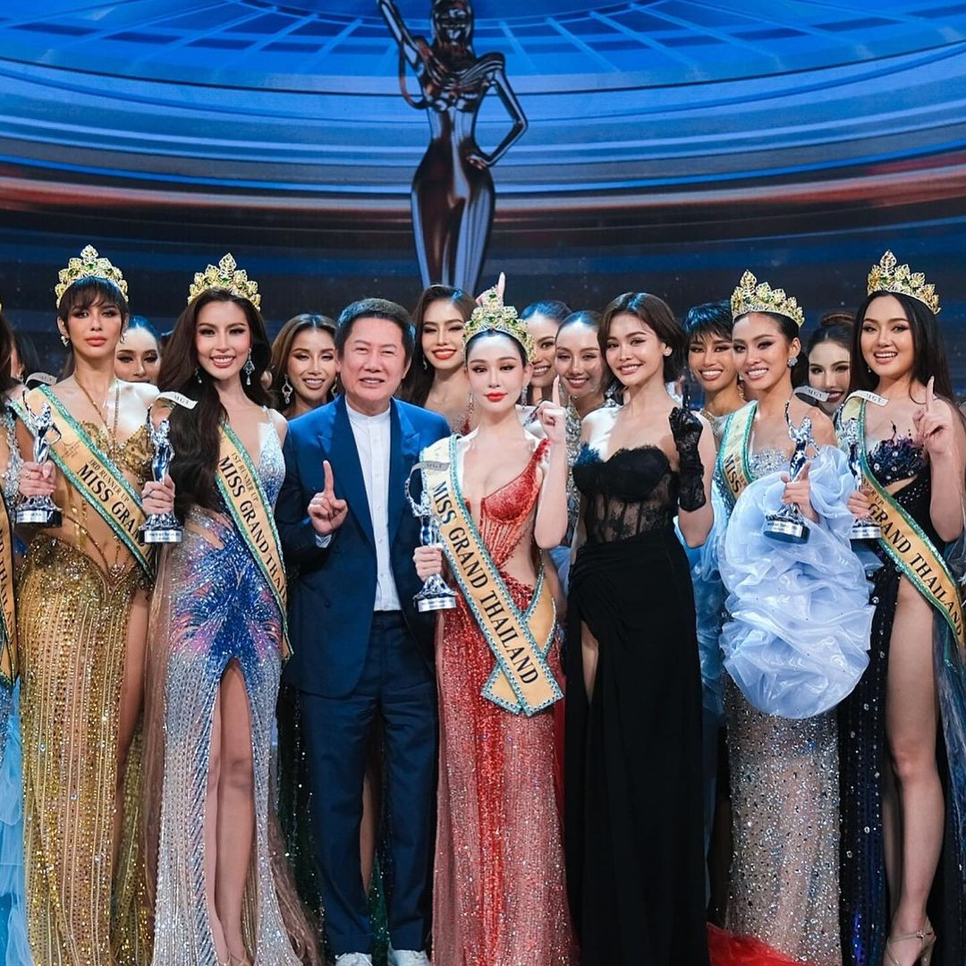 Ông Nawat và đương kim Hoa hậu Hòa bình Thái Lan 2024 Malin Chara-anan.