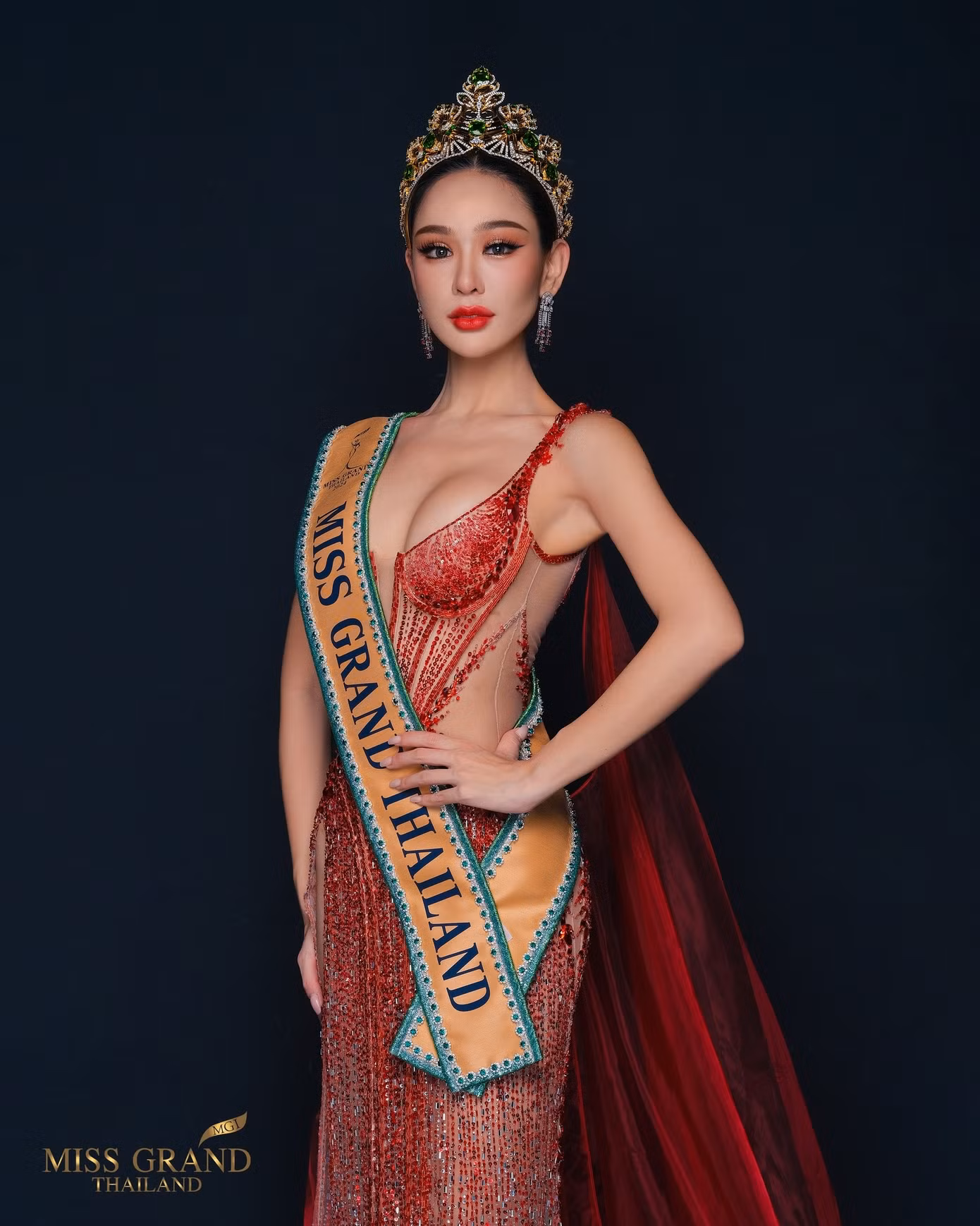 Tối 6/4 đã diễn ra chung kết Hoa hậu Hòa bình Thái Lan 2024. Chung cuộc, người đẹp đại diện tỉnh Phuket - Malin Chara-anan đã đăng quang ngôi vị cao nhất. Sau nhiều năm chỉ dừng chân ở vị trí á hậu 1, tỉnh Phuket đã có được danh hiệu hoa hậu.