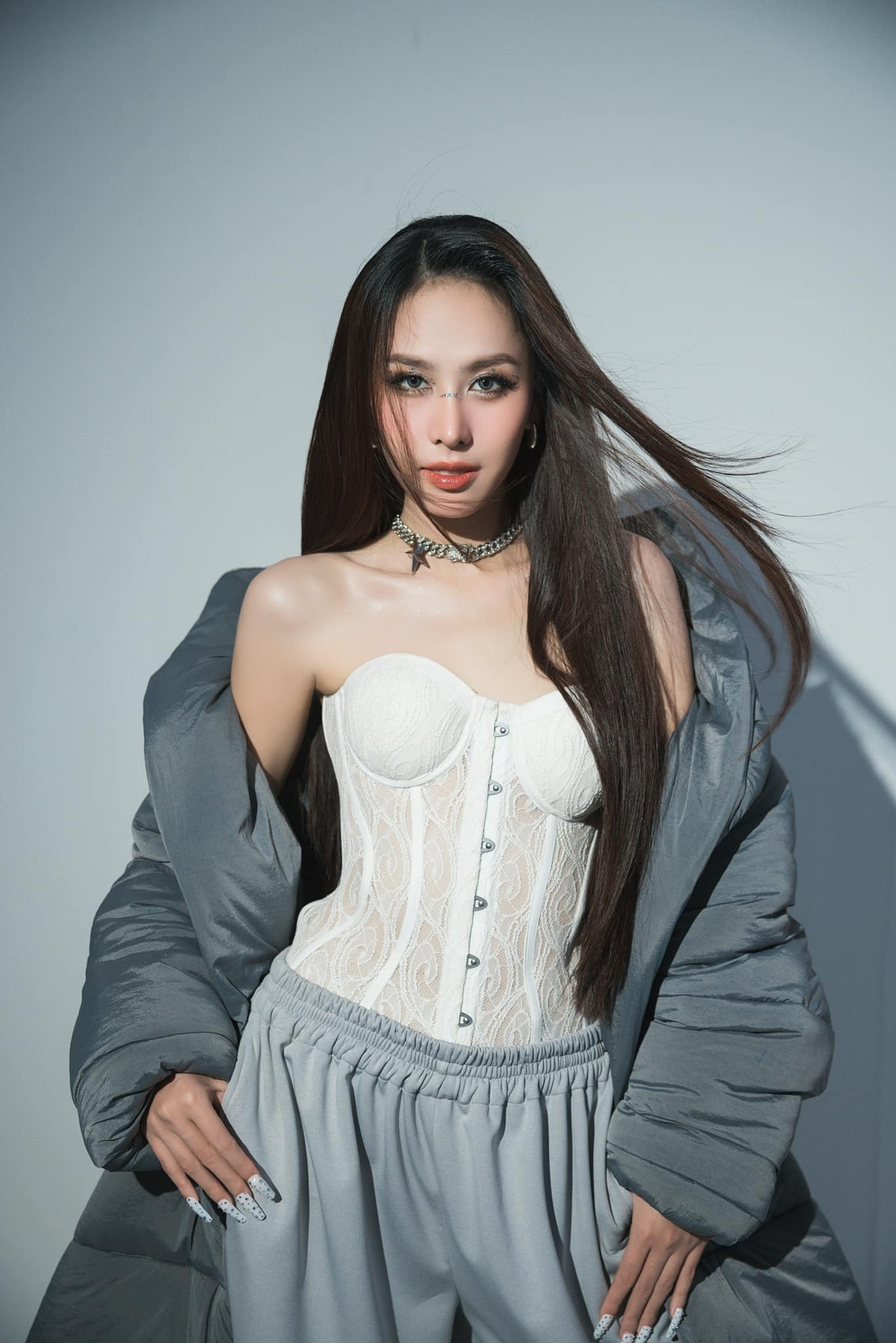 Hình ảnh Á hậu Ngọc Hằng trong sản phẩm âm nhạc đầu tay. Hình ảnh Á hậu Ngọc Hằng trong sản phẩm âm nhạc đầu tay.