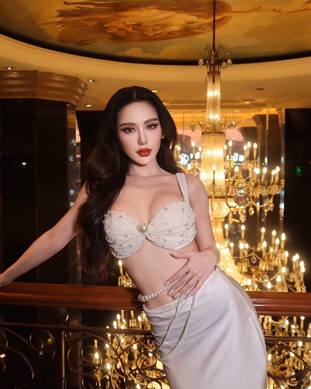 Tuy nhiên, với phong cách thời trang táo bạo, nhiều người dự đoán Malin Chara-anan sẽ gây chú ý với công chúng và truyền thông.