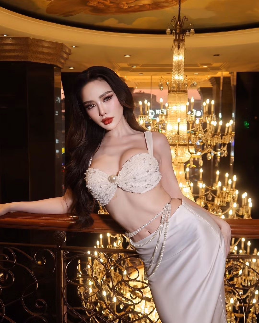 Tuy nhiên, với phong cách thời trang táo bạo, nhiều người dự đoán Malin Chara-anan sẽ gây chú ý với công chúng và truyền thông.