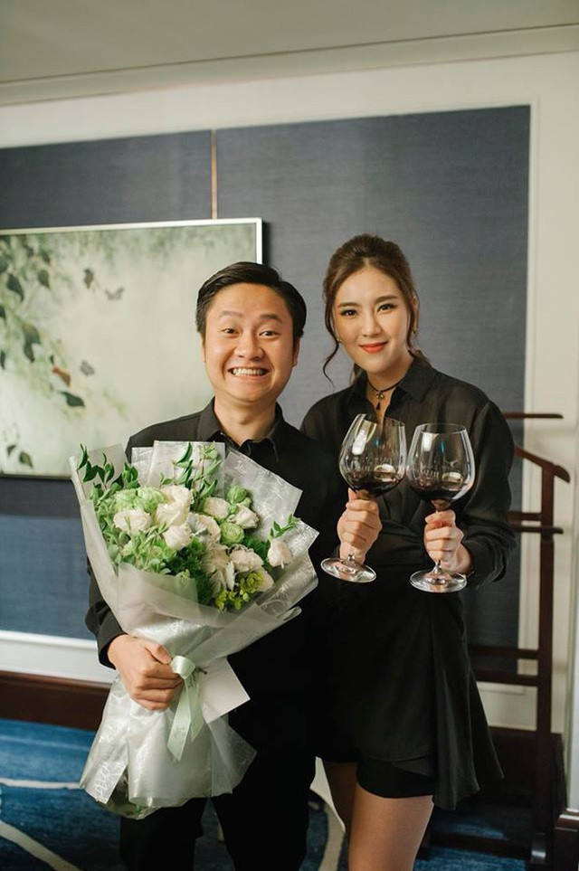 Mai Ngọc từng cho biết gia đình chồng coi cô như con gái. Trong một dịp sinh nhật mình, nữ MC VTV từng nhận được lời chúc hóm hỉnh từ bố chồng: "Chúc mừng sinh nhật con gái, có một cái bánh sinh nhật rất là hoành tráng. Chúc con tuổi mới trẻ, đẹp, và con đừng sợ nó, con múc nó, con đấm bốc. Con tập đấm bốc con múc nó cho bố nhé".