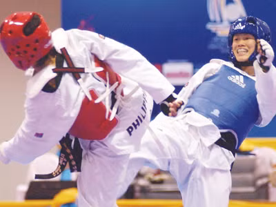 Hoài Thu (phải) - hy vọng vàng của tuyển taekwondo. Ảnh: T.Vũ 