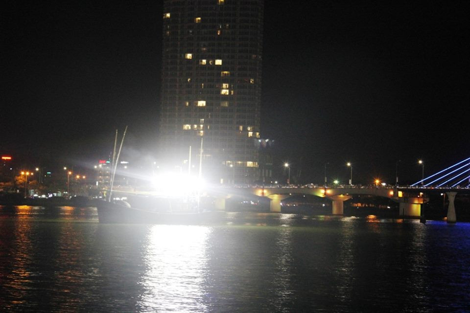 Tìm thấy cả 3 thi thể nạn nhân vụ chìm tàu trên sông Hàn ảnh 46