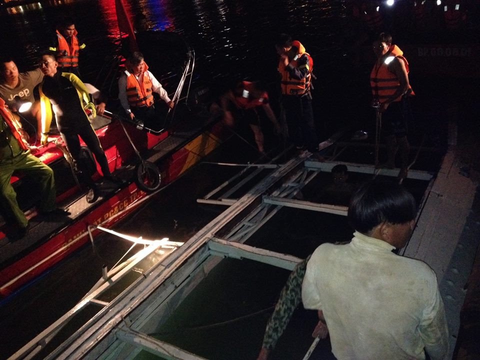 Tìm thấy cả 3 thi thể nạn nhân vụ chìm tàu trên sông Hàn ảnh 32