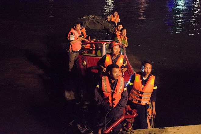 Tìm thấy cả 3 thi thể nạn nhân vụ chìm tàu trên sông Hàn ảnh 35