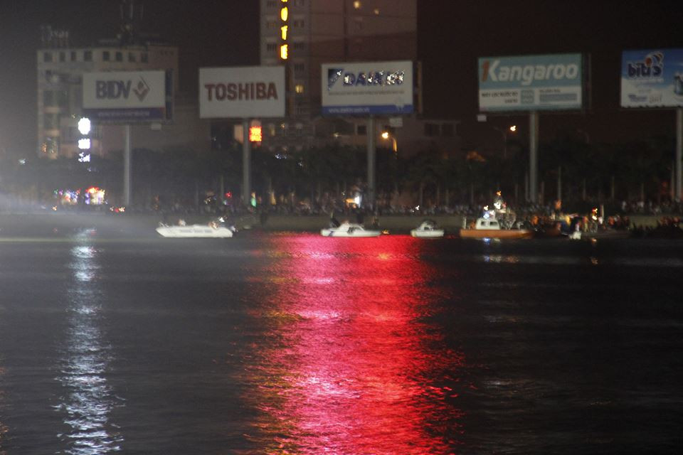 Tìm thấy cả 3 thi thể nạn nhân vụ chìm tàu trên sông Hàn ảnh 47