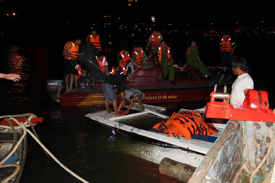 Tìm thấy cả 3 thi thể nạn nhân vụ chìm tàu trên sông Hàn ảnh 42
