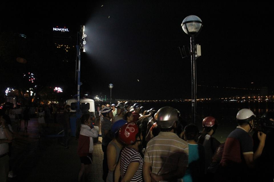 Tìm thấy cả 3 thi thể nạn nhân vụ chìm tàu trên sông Hàn ảnh 49