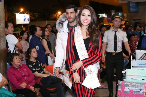 Hoa hậu Hàn Quốc bị chê kém sắc bất ngờ xuất hiện tại Việt Nam ảnh 1