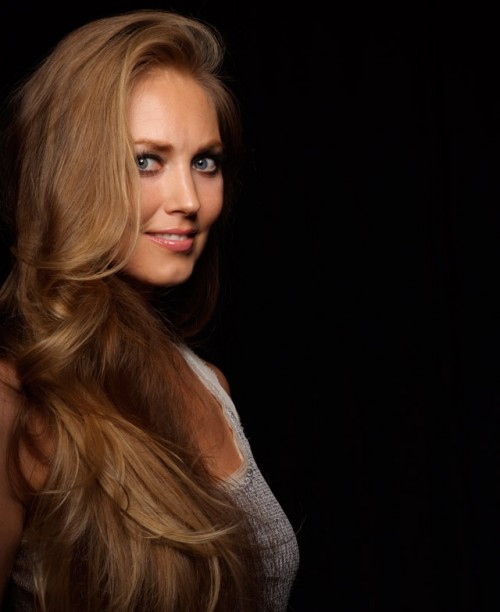 'Đứng hình' với đường cong bốc lửa của nàng WAG Nora Segura ảnh 5