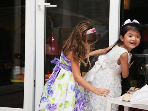 Bé Bảo Tiên cười tươi rói trong ngày sinh nhật. Bé Bảo Tiên cười tươi rói trong ngày sinh nhật