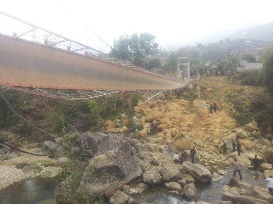 Công an vào cuộc vụ lật cầu treo làm 8 người chết ảnh 2