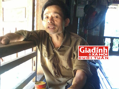 “Thần y” Thính đang chia sẻ về bài thuốc gia truyền. Ảnh: T.G. “Thần y” Thính đang chia sẻ về bài thuốc gia truyền. Ảnh: T.G