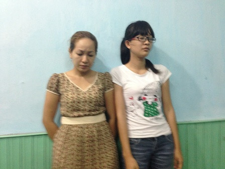 Công an quận Thủ Đức đã thực hiện lệnh bắt tạm giam đối với Lê Thị Đông Phương (trái) và Nguyễn Lê Thiên Lý. Công an quận Thủ Đức đã thực hiện lệnh bắt tạm giam đối với Lê Thị Đông Phương (trái) và Nguyễn Lê Thiên Lý
