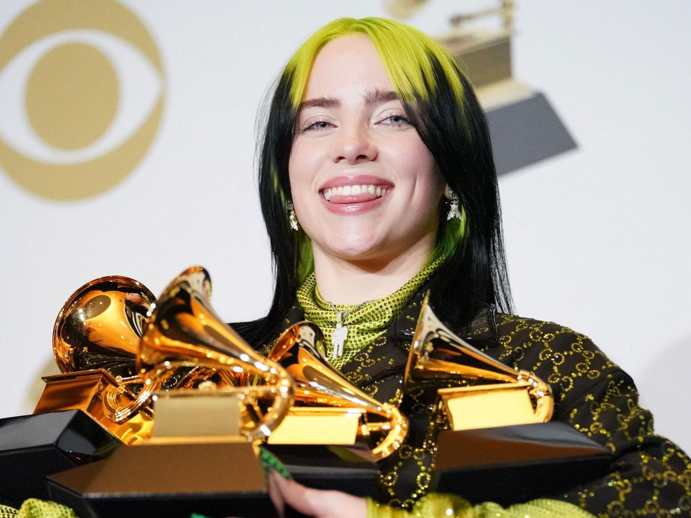 "Ủa, ai biết gì đâu..." "Ủa, ai biết gì đâu..."