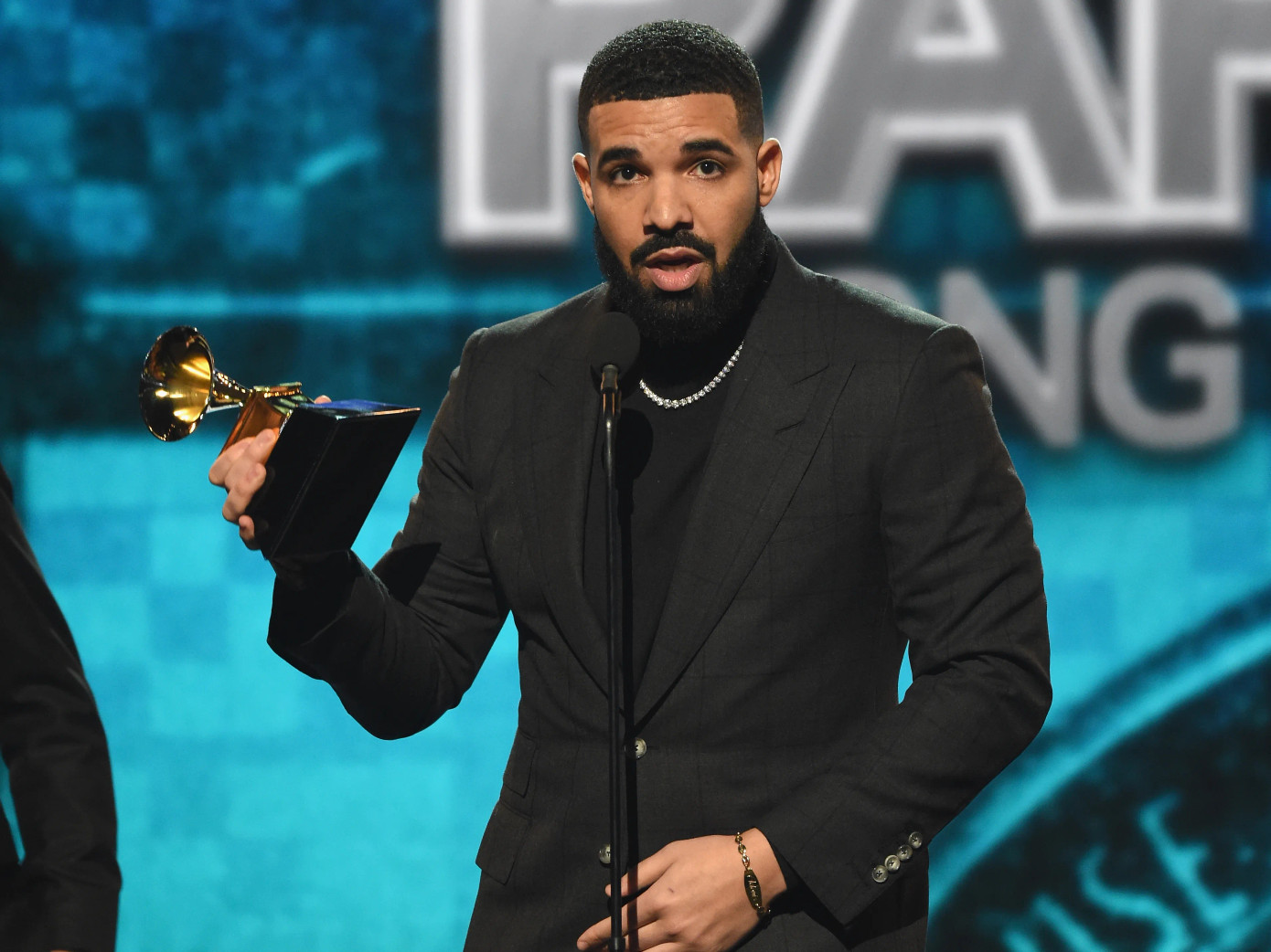 Drake giành được 5 đề cử.