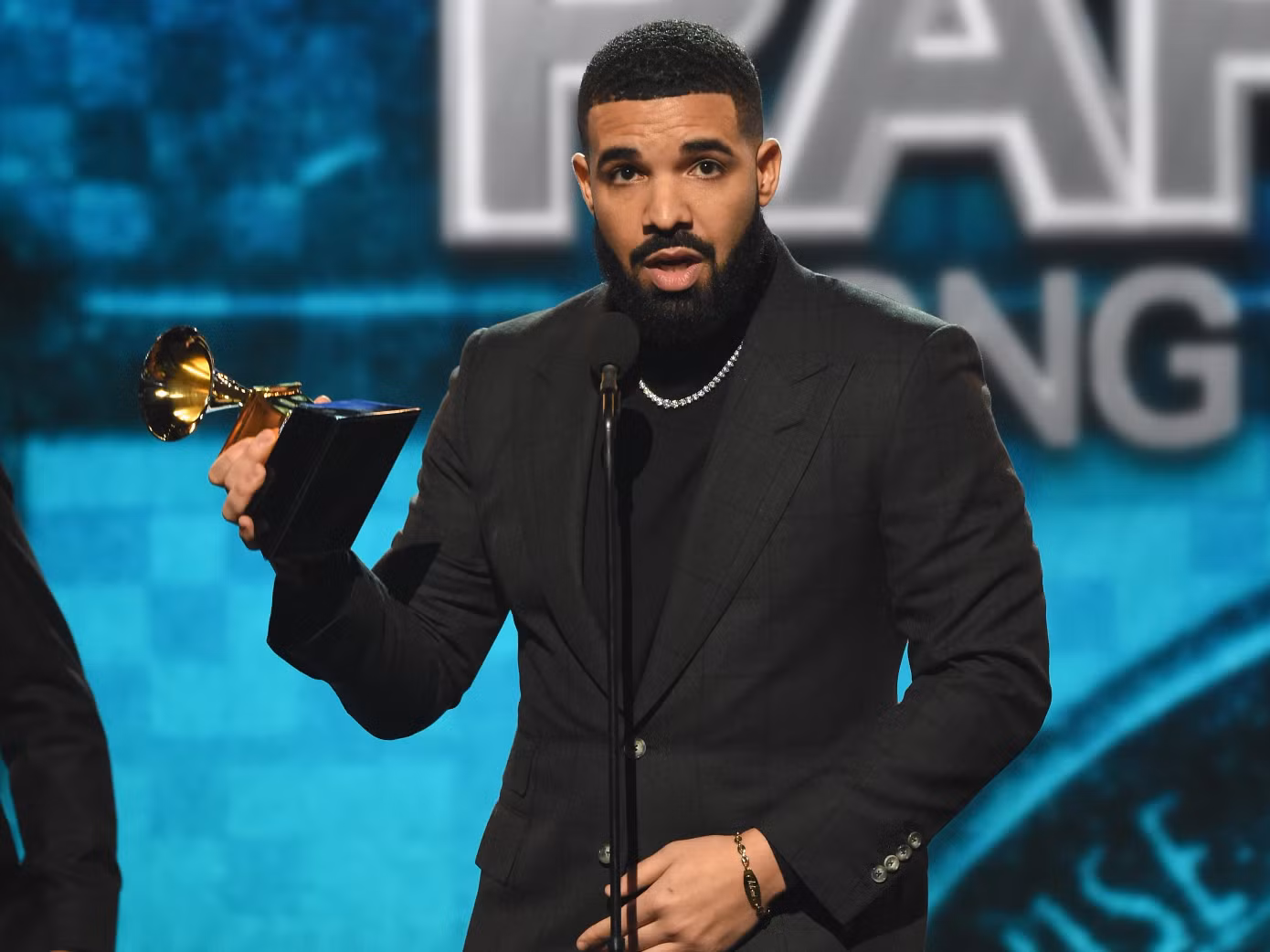 Drake giành được 5 đề cử.