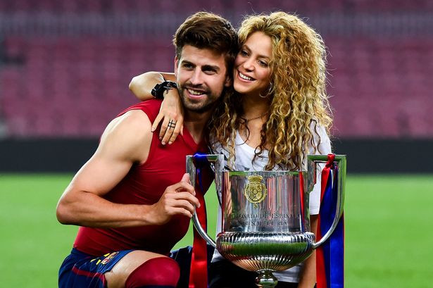 Shakira "đau khổ" vì bị người bạn đời 11 năm phản bội. Shakira "đau khổ" vì bị người bạn đời 11 năm phản bội.