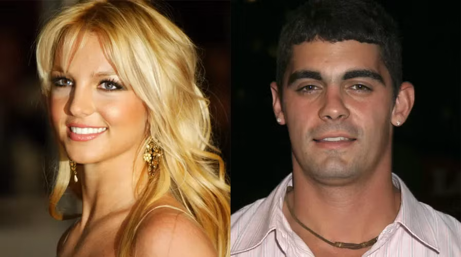 Britney Spears đã ly hôn với "thanh mai trúc mã" Jason Alexander vào năm 2004.
