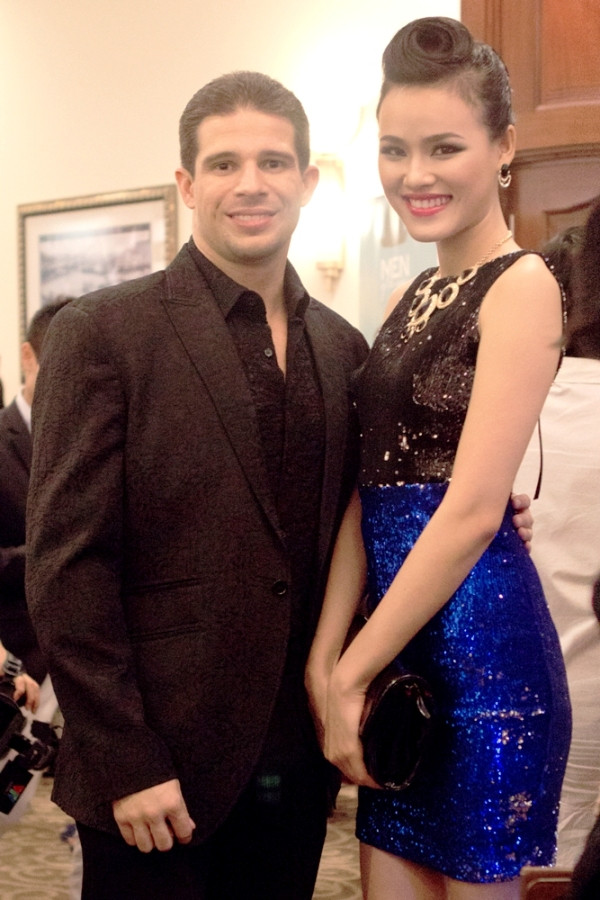 Tuyết Lan xinh tươi tại buổi tiệc