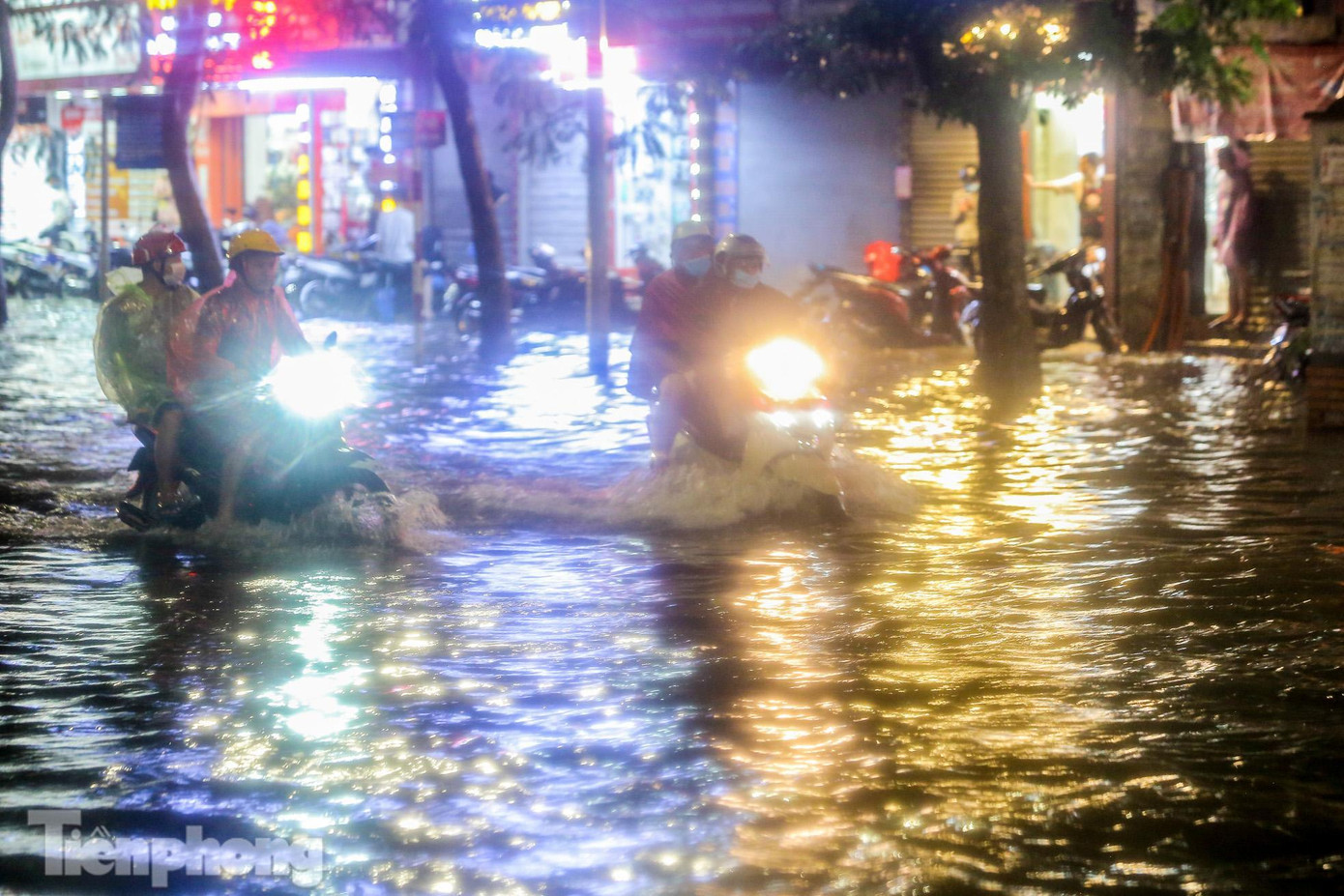 Từ đêm 22-24/6, các tỉnh Bắc Bộ mưa vừa, có nơi mưa to đến rất to và rải rác có dông. Trong mưa dông khả năng xảy ra lốc, sét, mưa đá và gió giật mạnh. Ngày 25/6, các tỉnh miền Bắc có mưa rào và dông vài nơi, vùng núi phía Bắc mưa rào và dông rải rác. Trong mưa dông khả năng xảy ra lốc, sét và gió giật mạnh.