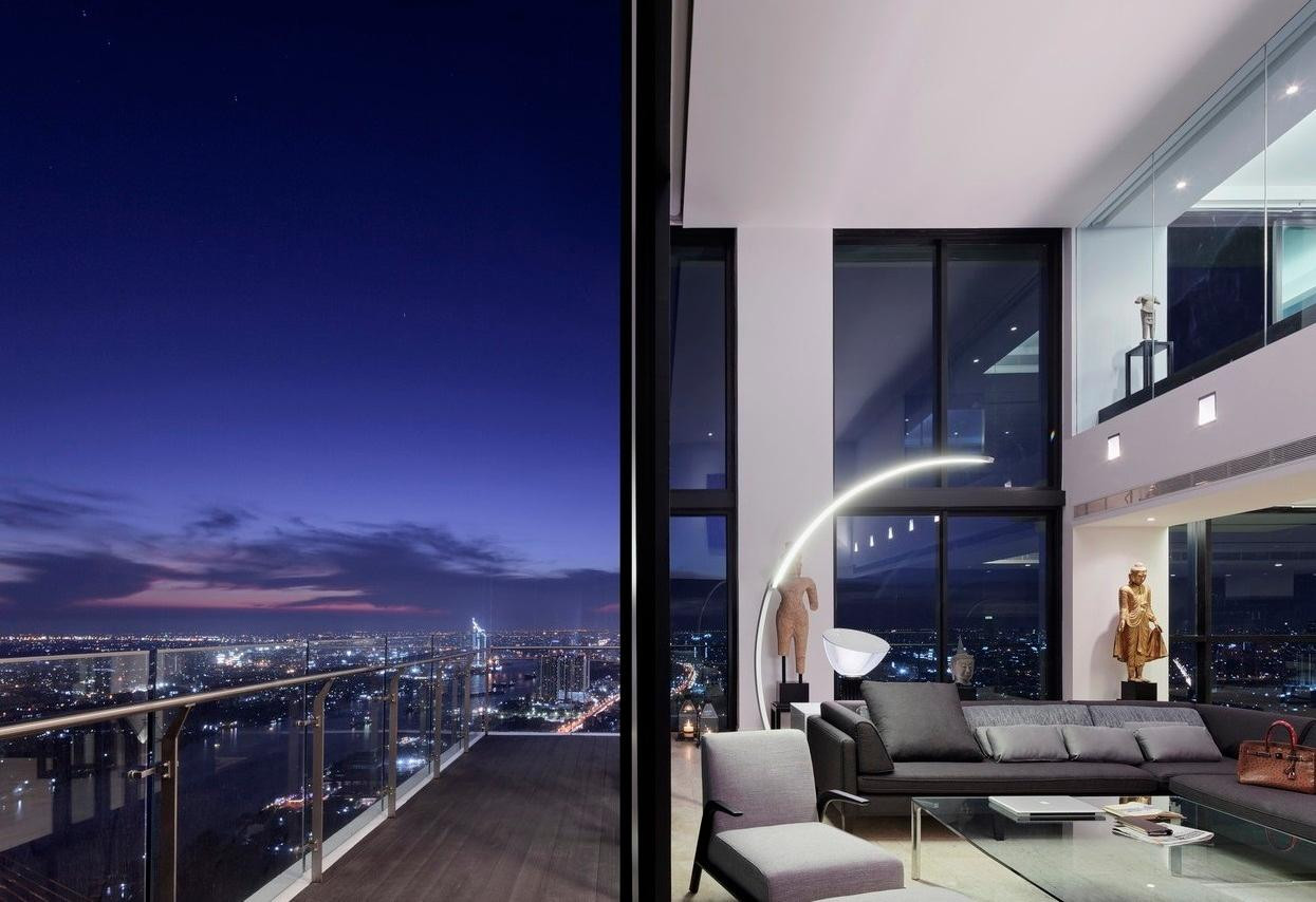 Tiếp đến là căn hộ PANO Penthouse nằm trên tầng 53 của một tòa tháp dân cư cao cấp ở Bangkok và là căn hộ cao thứ 4 ở Thái Lan. Nhóm thiết kế penthouse dựa trên quan điểm “sống giữa thành phố và thiên nhiên”, mang đến một phong cách sống hiện đại, cân bằng thư giãn với tầm nhìn toàn cảnh ra sông Chao Phraya thơ mộng.