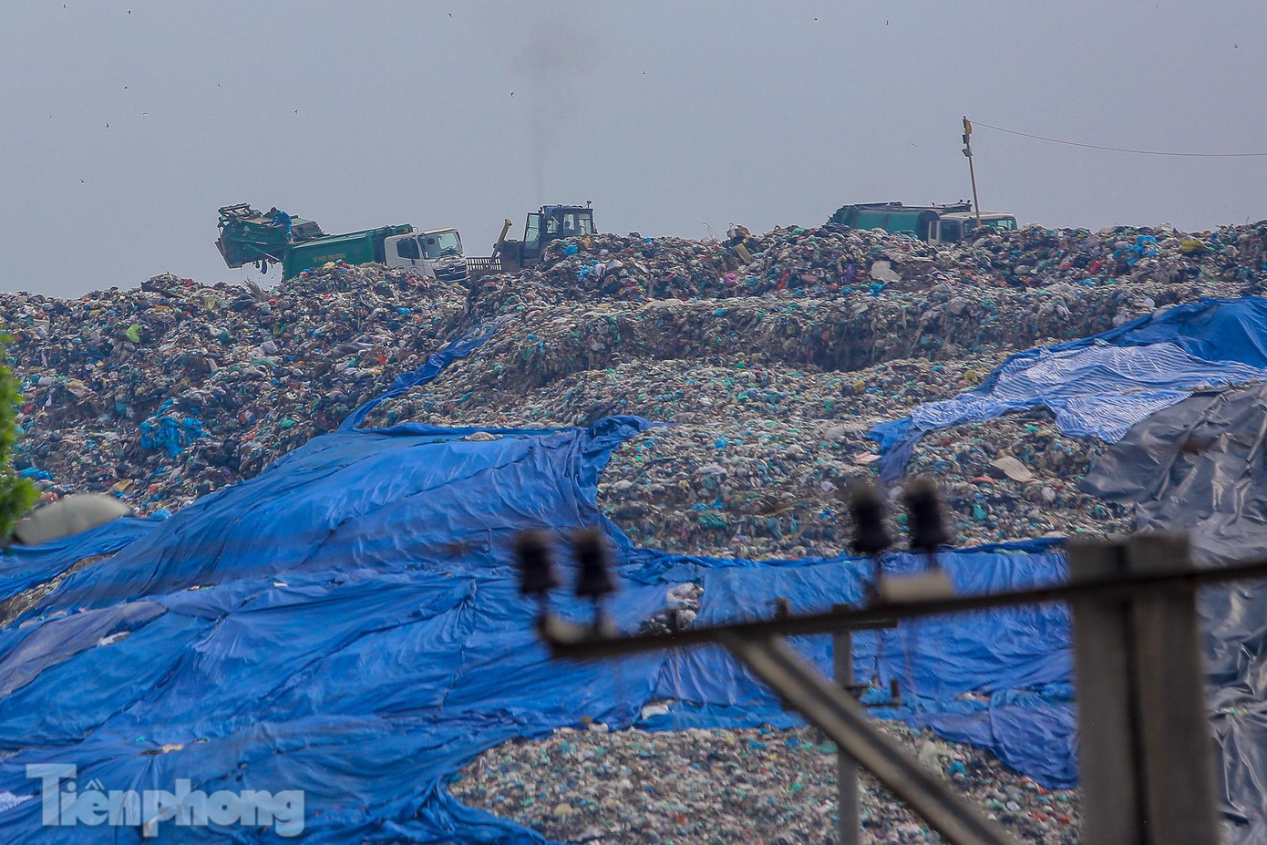 Theo Sở Xây dựng Hà Nội, hiện mỗi ngày thành phố có trung bình 6.000 tấn rác cần xử lý. Phần lớn khối lượng trên đang được chôn lấp tại Khu liên hợp xử lý chất thải Nam Sơn.