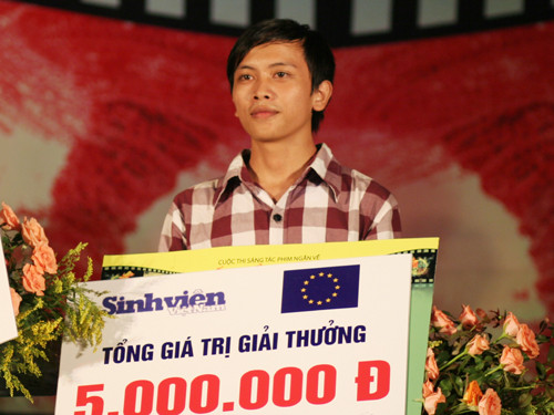 Giải Nhất hạng mục Thông điệp truyền tải xuất sắc nhất về Biến đổi khí hậu tr Thái Bảo Long (ĐH Duy Tân Đà Nẵng) Giải Nhất hạng mục Thông điệp truyền tải xuất sắc nhất về Biến đổi khí hậu với tác phẩm 