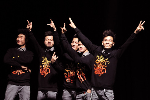 Đại diện Việt Nam vui mừng khi giành giải quán quân