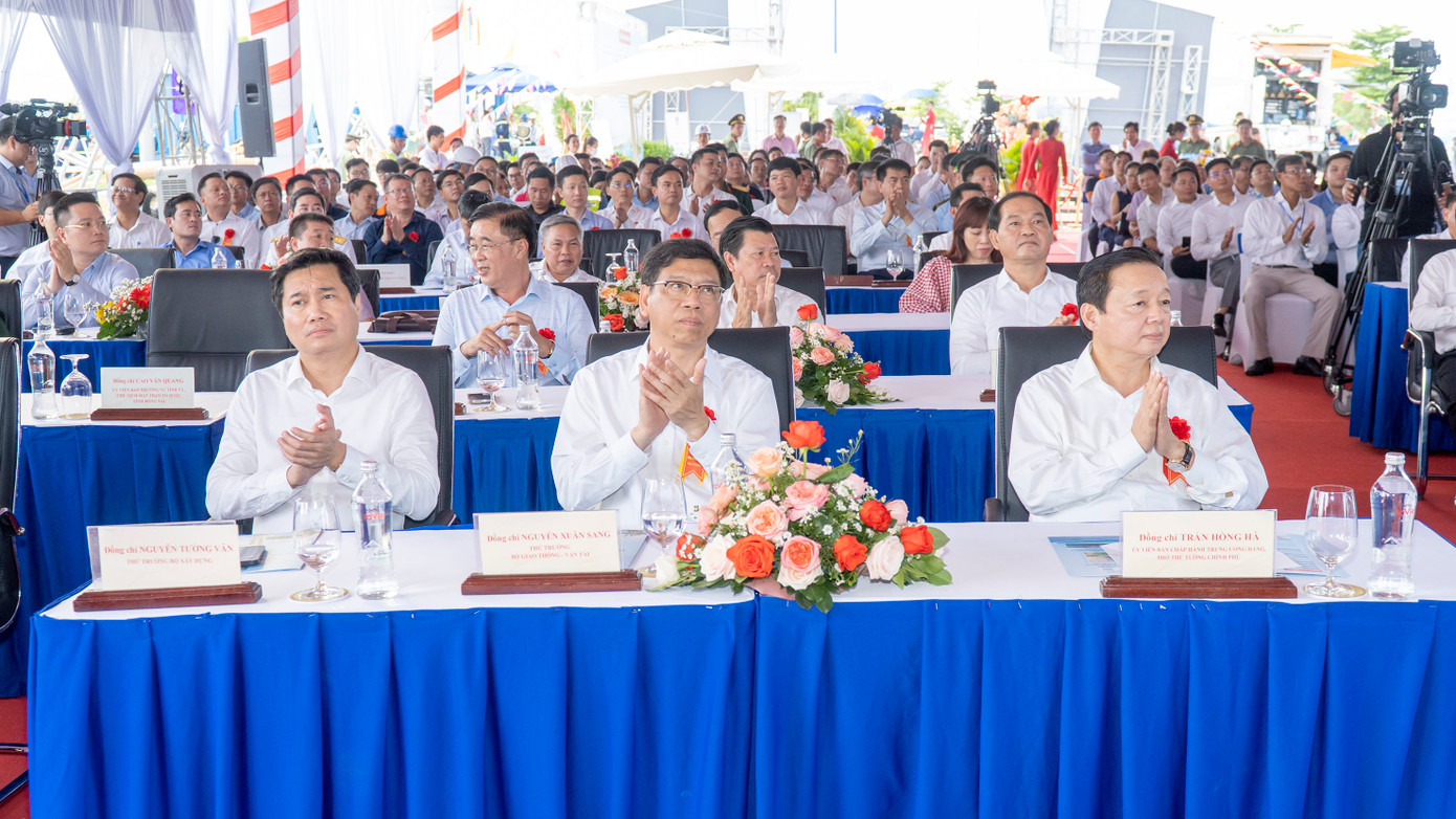 Phó Thủ tướng Trần Hồng Hà cùng đại diện lãnh đạo các bộ, ngành tham dự lễ khởi công.