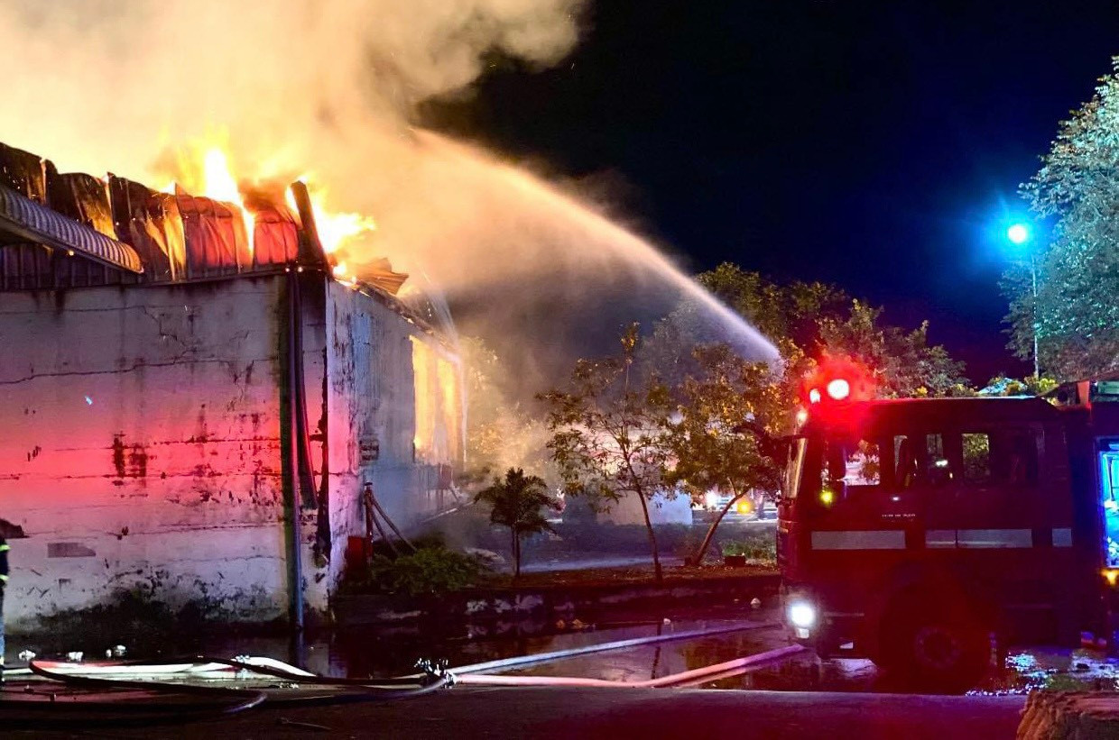 Do ngọn lửa quá lớn, Công an tỉnh Bà Rịa - Vũng Tàu đã cho huy động tối đa lực lượng cũng như phương tiện, trang thiết bị nhằm nhanh chóng khống chế, dập tắt đám cháy.