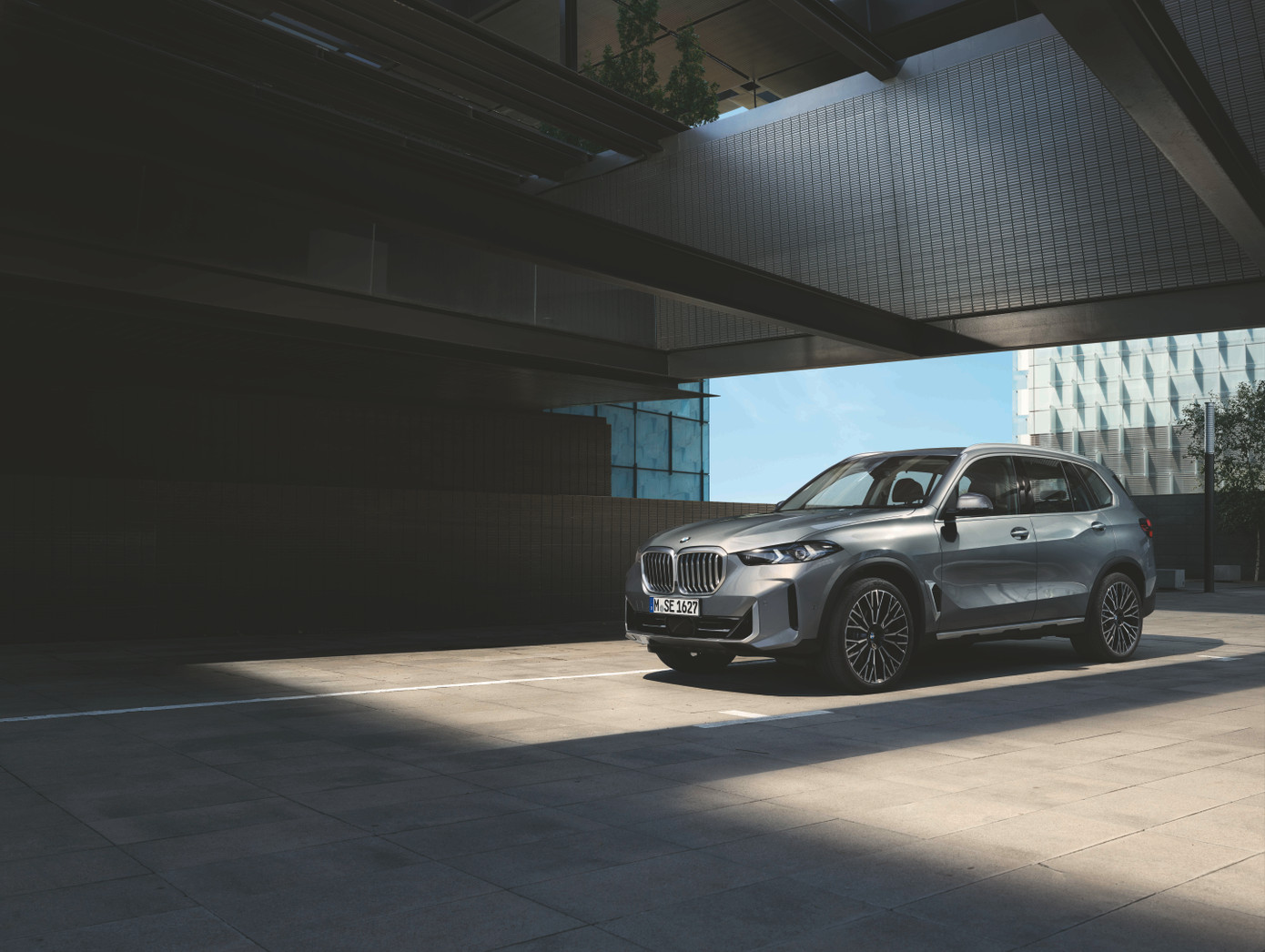 BMW X5 là mẫu xe tạo nên khái niệm Sport Activity Vehicle (SAV) cho BMW. BMW X5 là mẫu xe tạo nên khái niệm Sport Activity Vehicle (SAV) cho BMW.