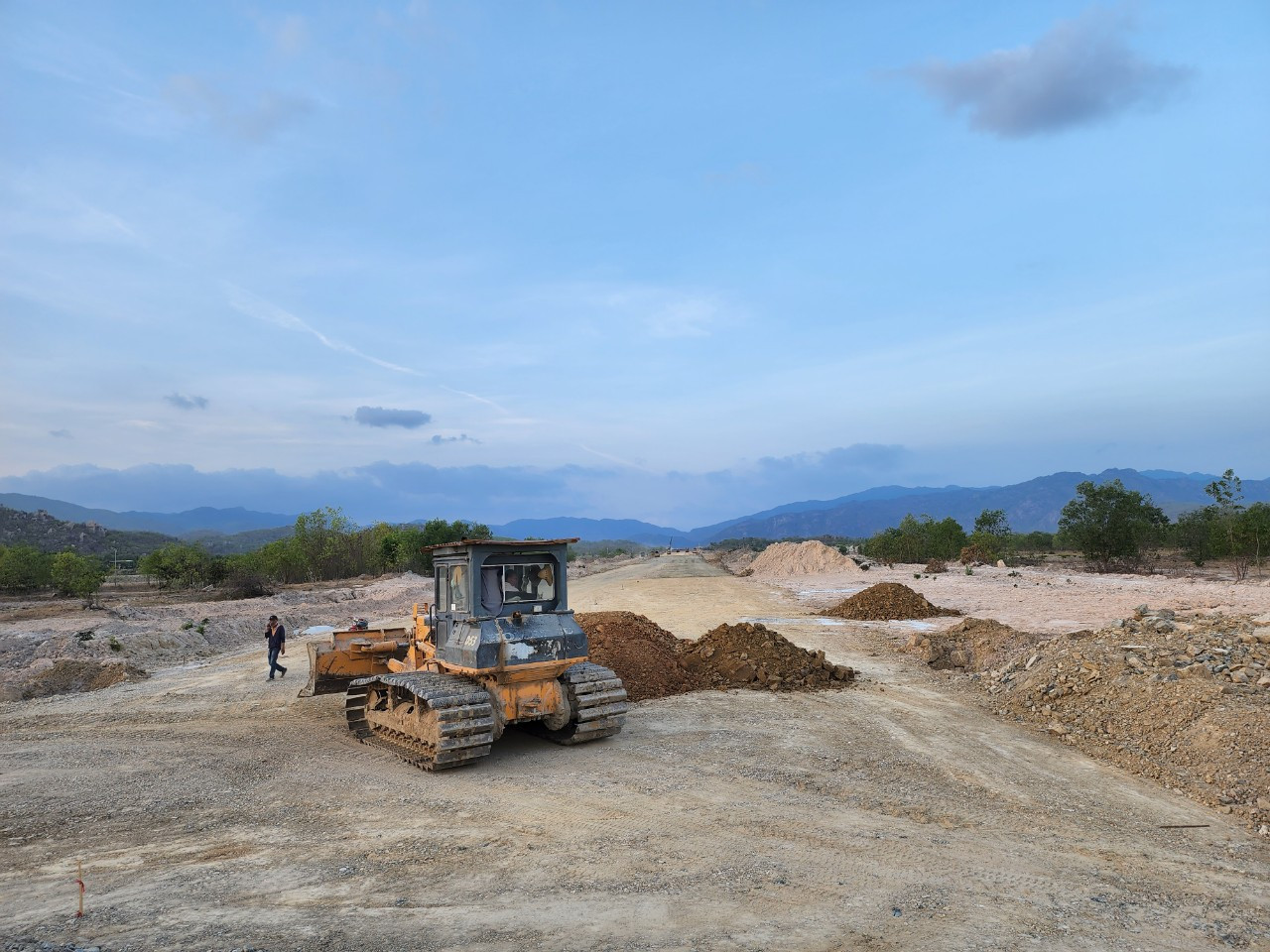 Điểm cuối cao tốc Phan Thiết - Vĩnh Hảo tại Km 134+00, phía trước nút giao Vĩnh Hảo thuộc địa phận xã Vĩnh Hảo, huyện Tuy Phong. Đây là điểm đầu của cao tốc Vĩnh Hảo - Cam Lâm, đang được thi công. Điểm cuối cao tốc Phan Thiết - Vĩnh Hảo tại Km 134+00, phía trước nút giao Vĩnh Hảo thuộc địa phận xã Vĩnh Hảo, huyện Tuy Phong. Đây là điểm đầu của cao tốc Vĩnh Hảo - Cam Lâm, đang được thi công.