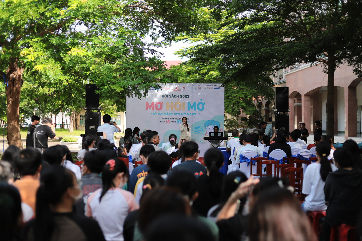Ngày hội sách 'Mơ Hỏi Mở' được đông đảo thí sinh tham gia. Ngày hội sách 'Mơ Hỏi Mở' được đông đảo thí sinh tham gia.