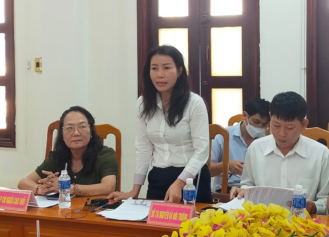 Bà Phan Thị Xuân Thu – Phó Giám đốc Sở Tài nguyên và Môi trường tỉnh Bình Thuận, thông tin về hoạt động khai thác khoáng sản.