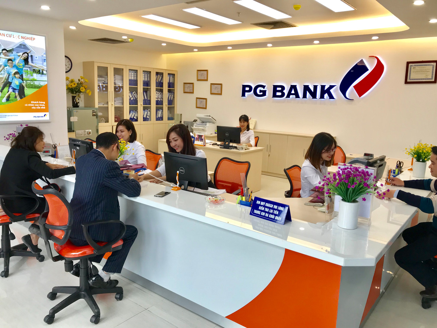 PG Bank dự kiến tổ chức đại hội cổ đông bất thường vào ngày 23/10 tại tỉnh Ninh Bình. PG Bank dự kiến tổ chức đại hội cổ đông bất thường vào ngày 23/10 tại tỉnh Ninh Bình.