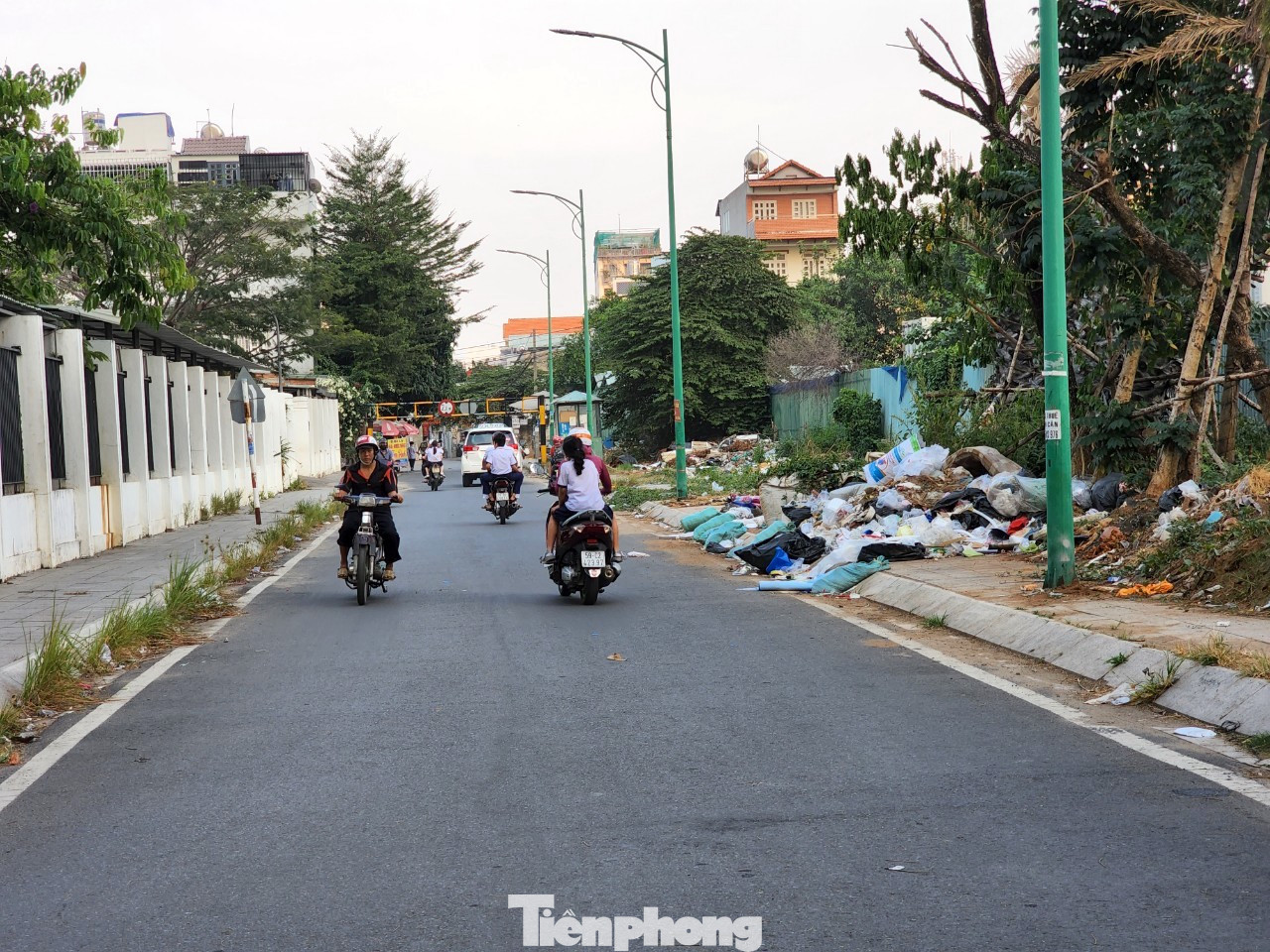 Và cả rác thải. Và cả rác thải.