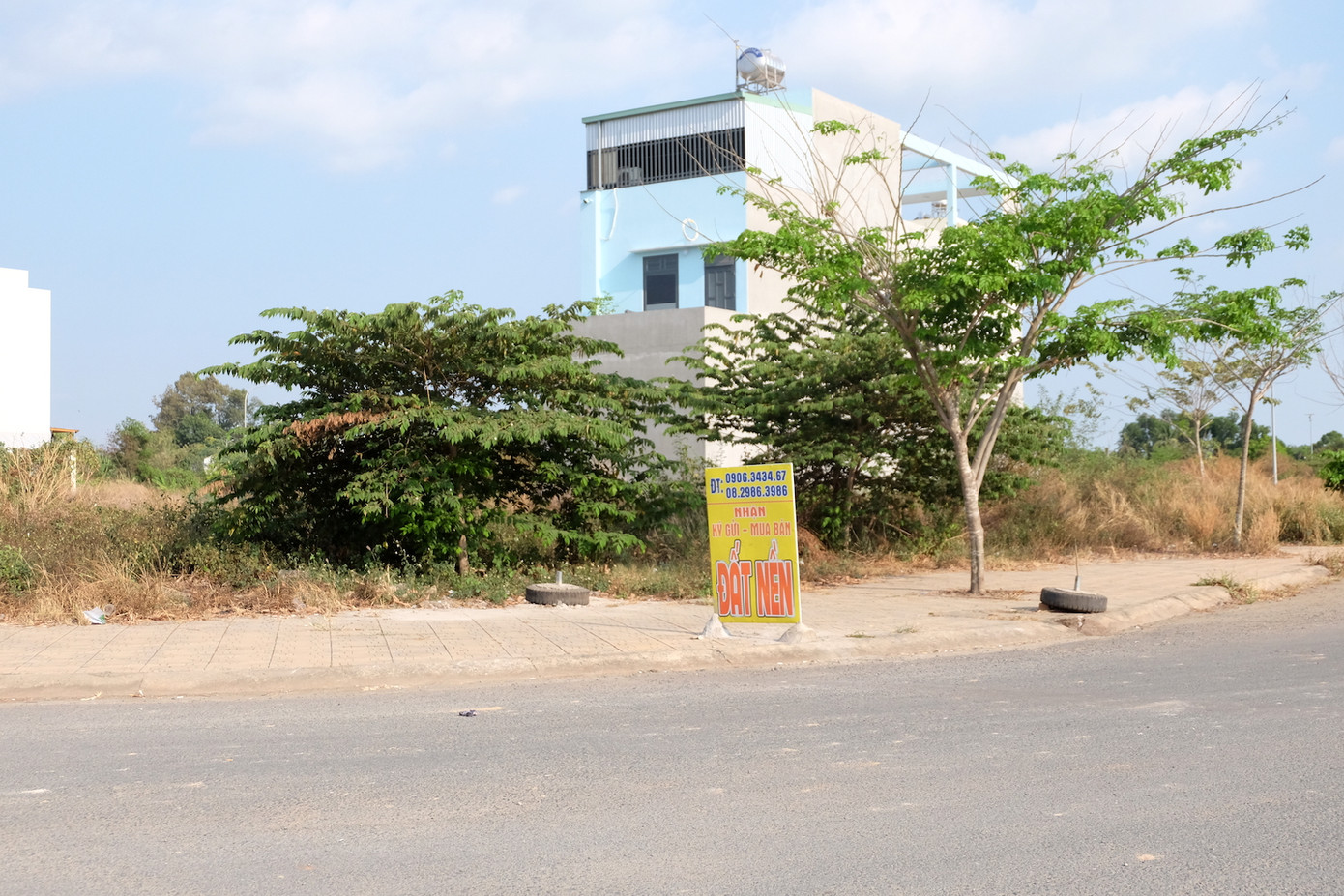 Chủ tịch UBND tỉnh Đồng Nai yêu cầu Sở Kế hoạch-Đầu tư, Sở Tài nguyên-Môi trường, Sở Xây dựng và các đơn vị liên quan có trách nhiệm cung cấp hồ sơ theo yêu cầu của Cơ quan Cảnh sát điều tra, Công an tỉnh Đồng Nai theo quy định pháp luật. Ngoài ra, còn một số sai sót, sai phạm trong việc lập hồ sơ dự án, Chủ tịch UBND tỉnh Đồng Nai cũng chỉ đạo các đơn vị liên quan phải xác minh làm rõ. Chủ tịch UBND tỉnh Đồng Nai yêu cầu Sở Kế hoạch-Đầu tư, Sở Tài nguyên-Môi trường, Sở Xây dựng và các đơn vị liên quan có trách nhiệm cung cấp hồ sơ theo yêu cầu của Cơ quan Cảnh sát điều tra, Công an tỉnh Đồng Nai theo quy định pháp luật. Ngoài ra, còn một số sai sót, sai phạm trong việc lập hồ sơ dự án, Chủ tịch UBND tỉnh Đồng Nai cũng chỉ đạo các đơn vị liên quan phải xác minh làm rõ.