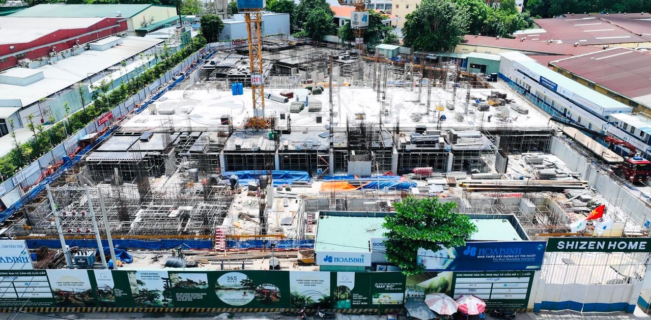 Khu trung tâm thương mại và căn hộ cao cấp trên đường Bến Nghé, Tân Thuận Đông, quận 7 (tên thương mại Shizen Home) có mô hơn 10.000 m2 và đã hoàn thành phần móng, hầm và tầng 1, đang xây các tầng tiếp theo.