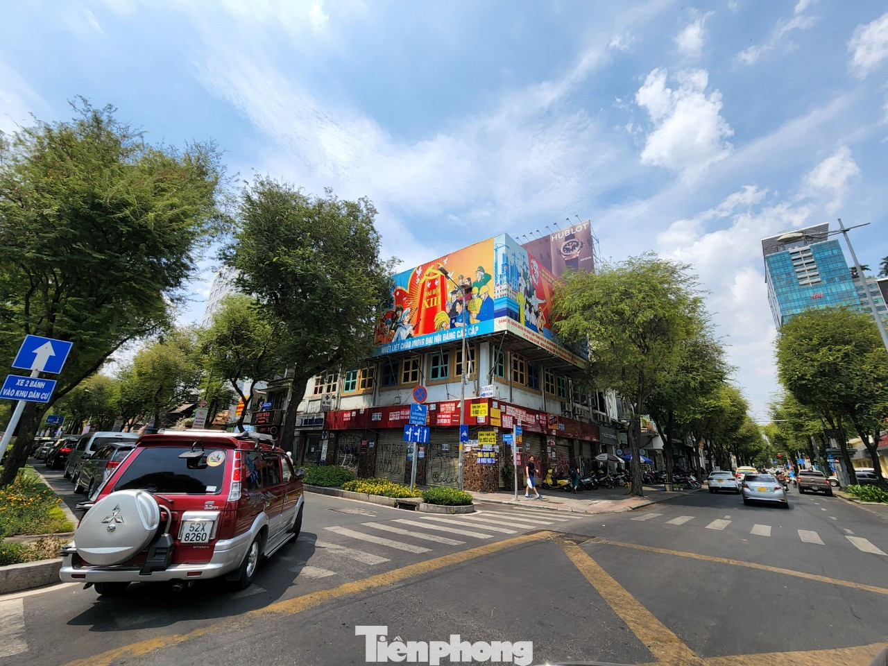 Một mặt bằng ngay ngã tư Lý Tự Trọng - Pasteur (quận 1) treo bảng cho thuê nhiều tháng nay.
