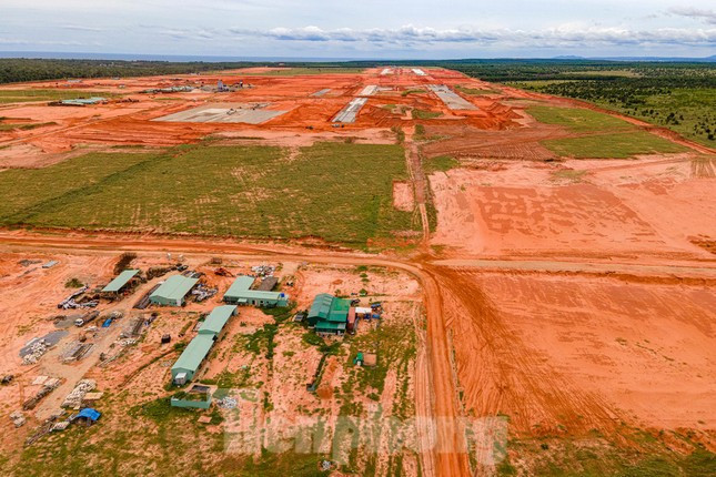 Hạng mục hàng không dân dụng theo hình thức BOT ở sân bay Phan Thiết sẽ chậm tiến độ. Hạng mục hàng không dân dụng theo hình thức BOT ở sân bay Phan Thiết sẽ chậm tiến độ.