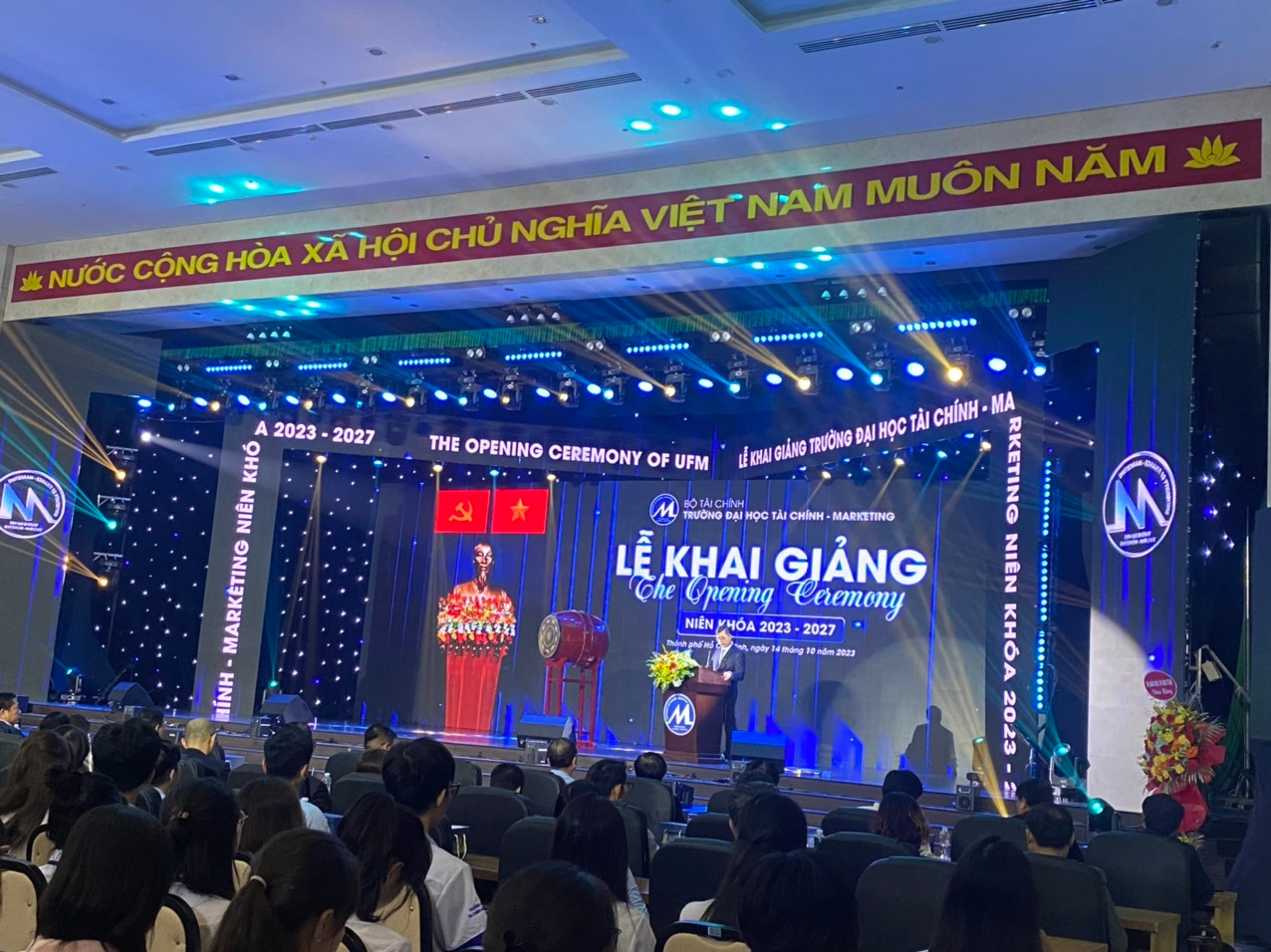 PGS. TS Phạm Tiến Đạt - Hiệu trưởng nhà trường phát biểu tại lễ khai giảng. PGS. TS Phạm Tiến Đạt - Hiệu trưởng nhà trường phát biểu tại lễ khai giảng.