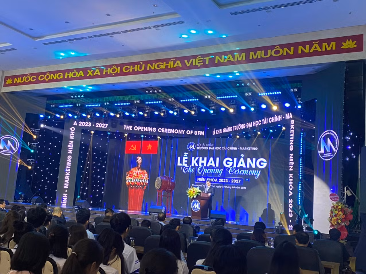 PGS. TS Phạm Tiến Đạt - Hiệu trưởng nhà trường phát biểu tại lễ khai giảng.