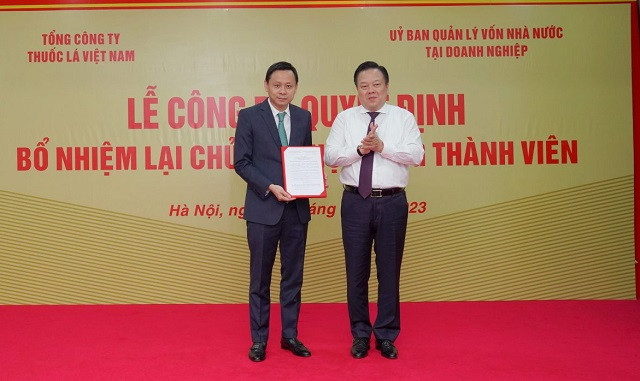 Ông Hồ Lê Nghĩa nhận quyết định bổ nhiệm lại Chủ tịch Hội đồng thành viên Tổng công ty Thuốc lá Việt Nam-Vinataba, nhiệm kỳ 2023-2028.